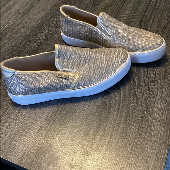 Guess GBG LA NWOT Gold Glitter Slip On Sneakers. Size 8.5. - Picture 10 of 10
